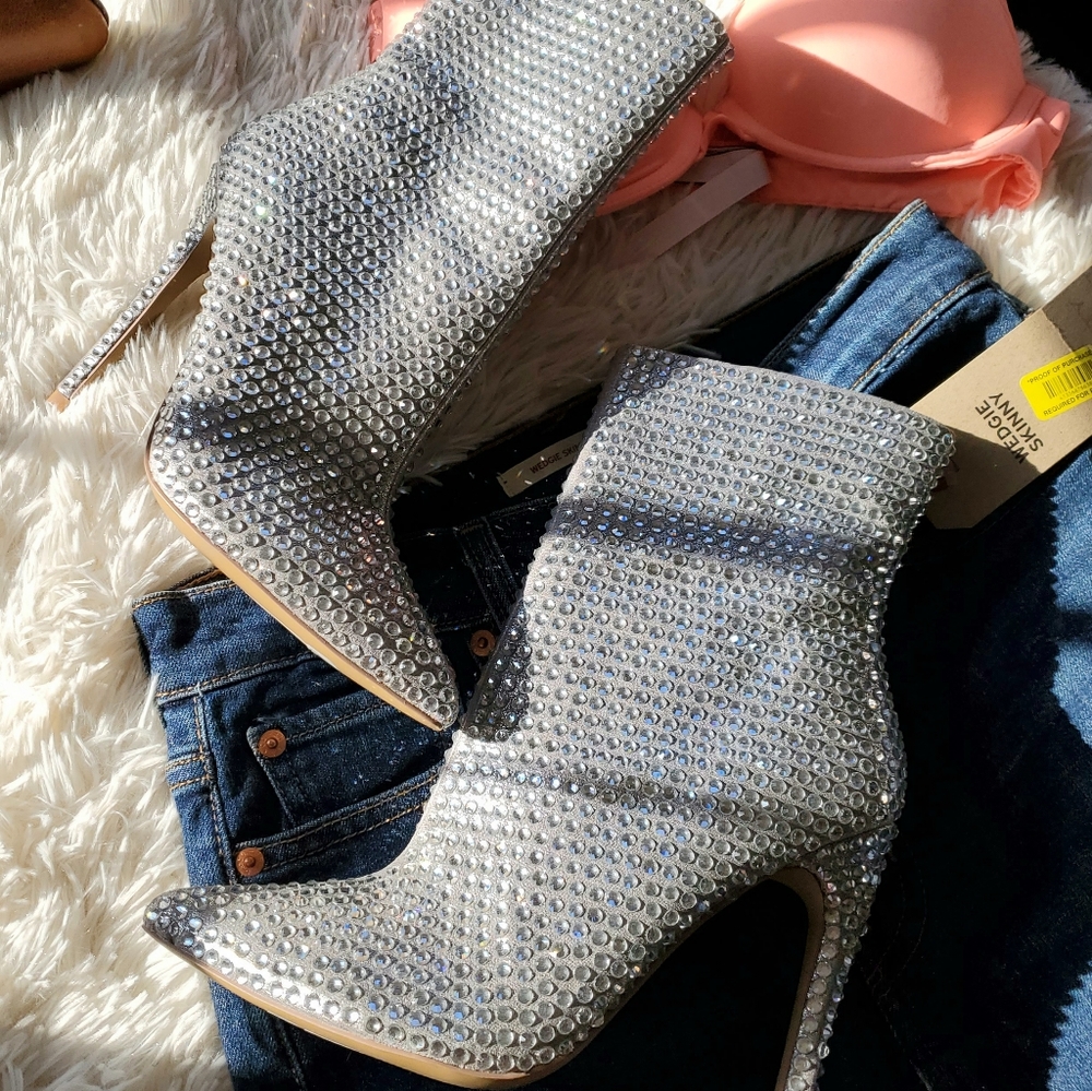 Steve Madden Winnings Rhinestone Pointy Toe Bootie - Picture 8 of 8